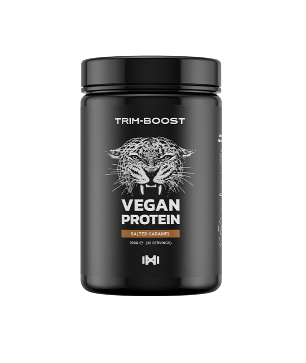 Schwarze Dose Trim-Boost Vegan Protein, Geschmacksrichtung Salted Caramel, mit einem Leopardenmotiv auf dem Etikett.